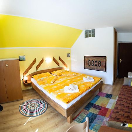בוהין Apartments And Rooms Razen מראה חיצוני תמונה