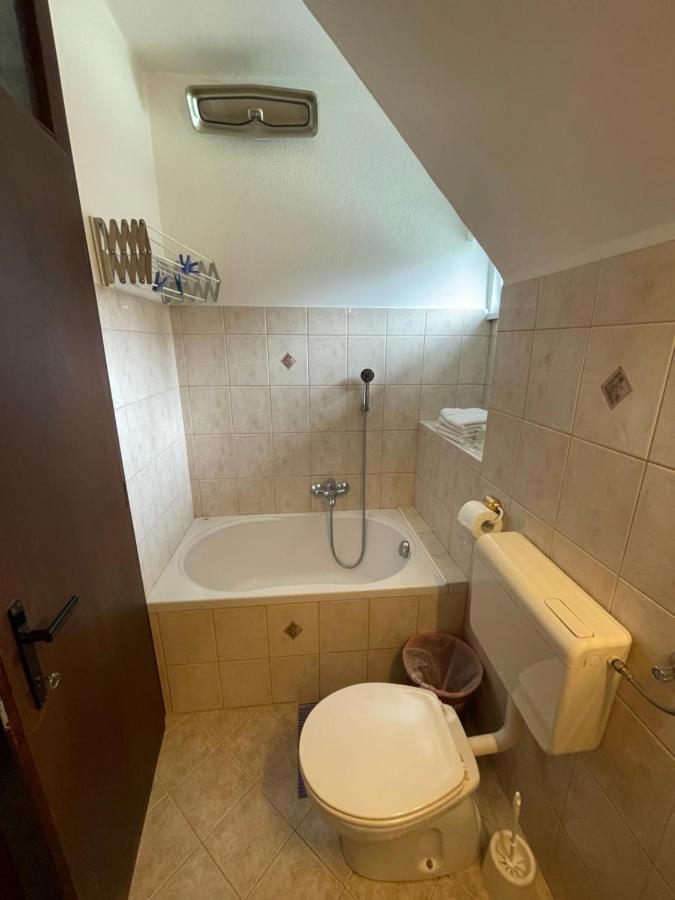 בוהין Apartments And Rooms Razen מראה חיצוני תמונה