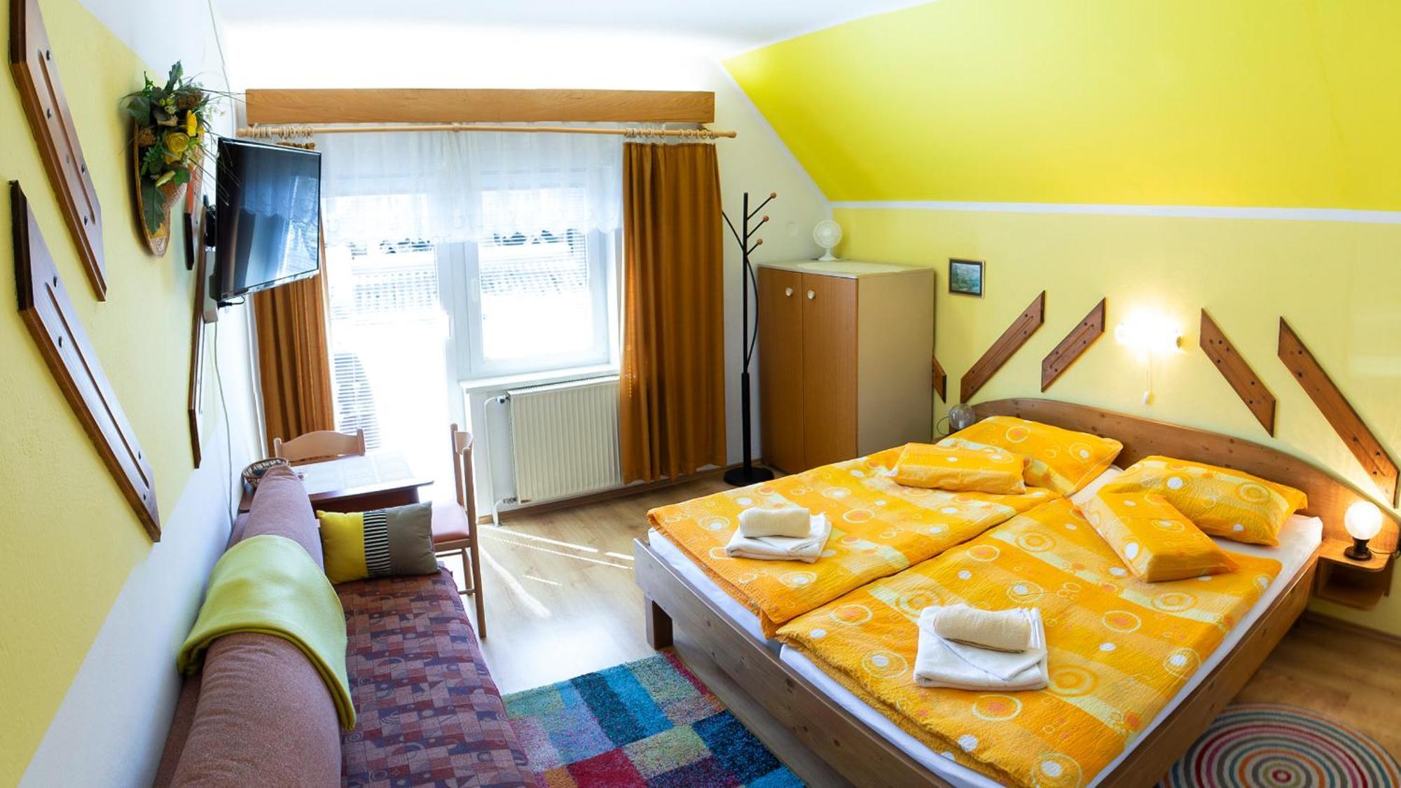 בוהין Apartments And Rooms Razen מראה חיצוני תמונה