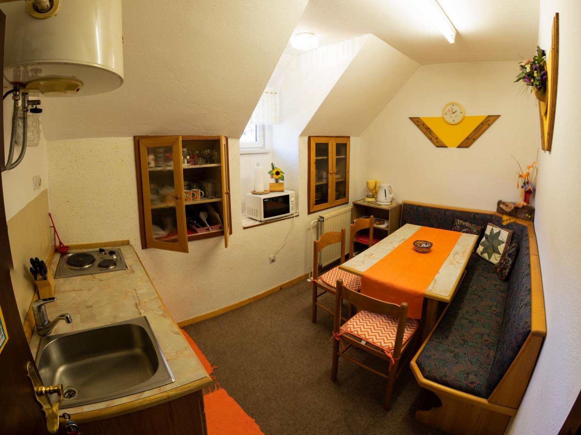 בוהין Apartments And Rooms Razen מראה חיצוני תמונה