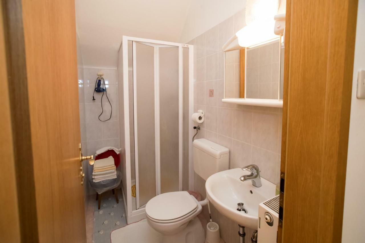 בוהין Apartments And Rooms Razen מראה חיצוני תמונה