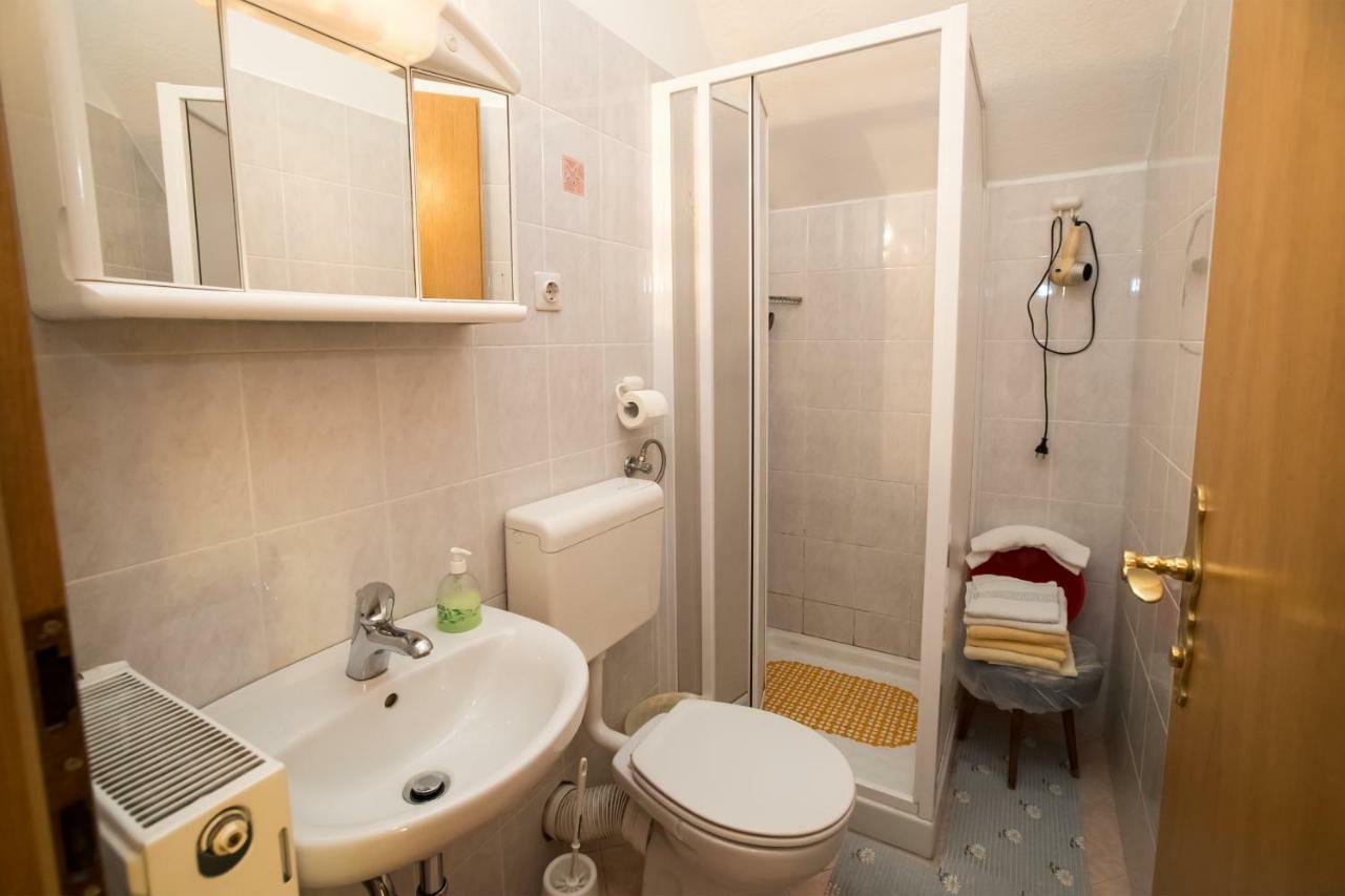 בוהין Apartments And Rooms Razen מראה חיצוני תמונה