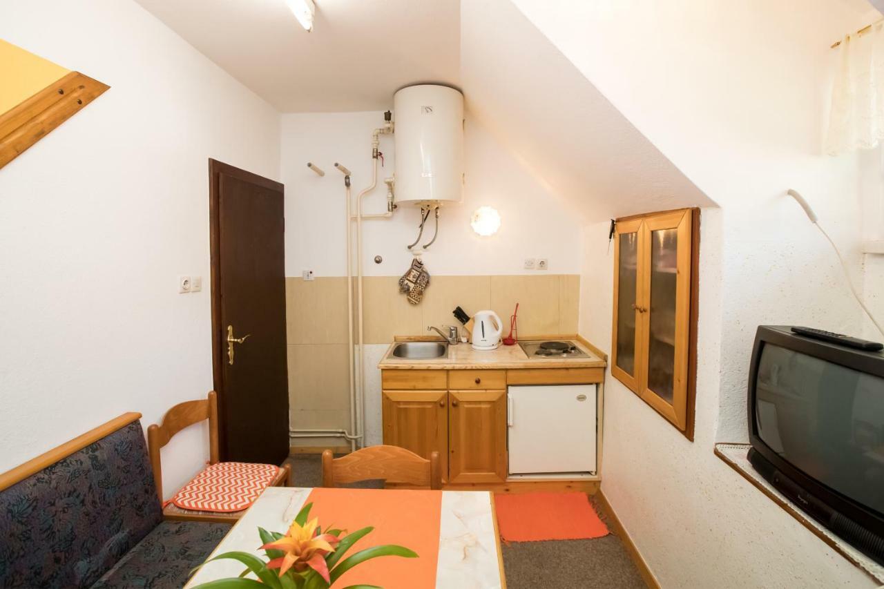 בוהין Apartments And Rooms Razen מראה חיצוני תמונה