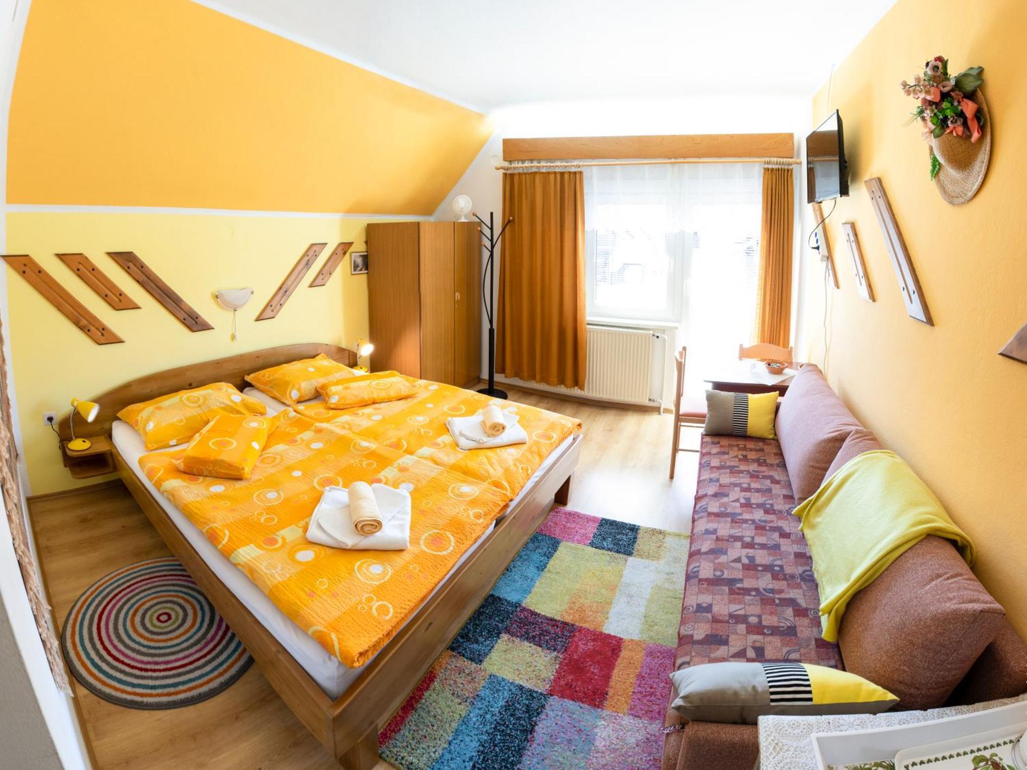 בוהין Apartments And Rooms Razen מראה חיצוני תמונה