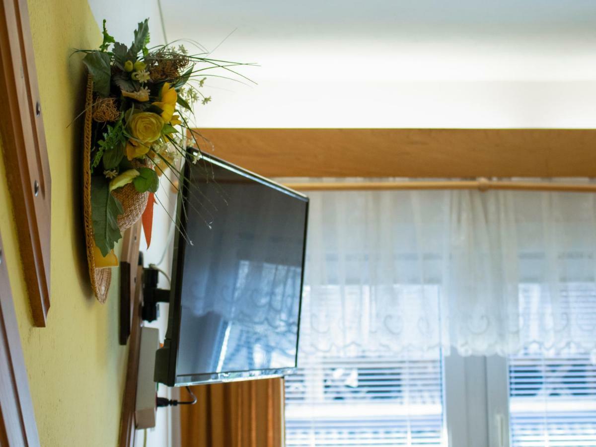 בוהין Apartments And Rooms Razen מראה חיצוני תמונה